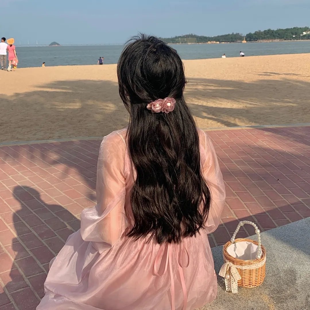 蓝色江流淌